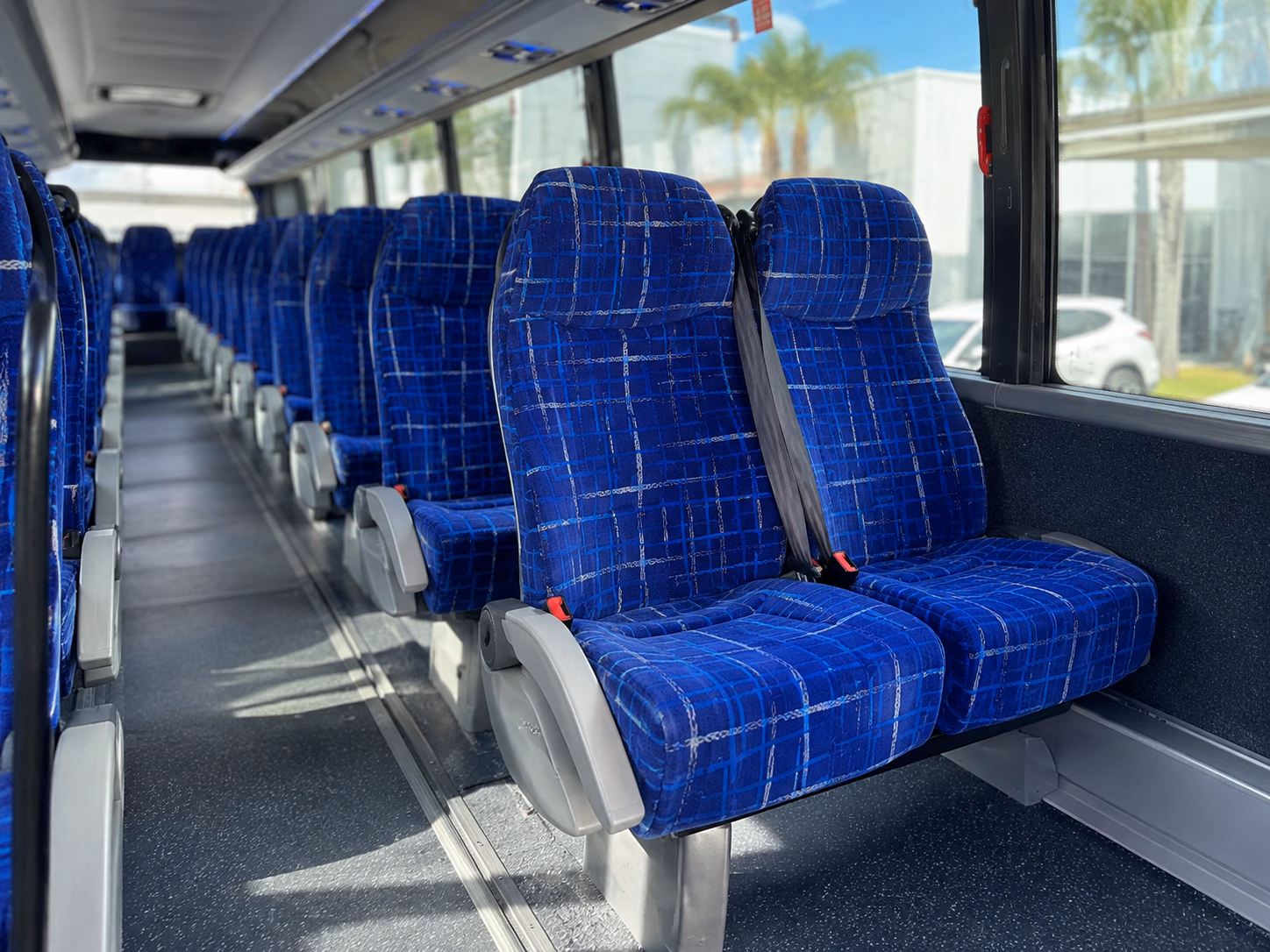 buses for wedding weekends at skylands manor and il tulipano